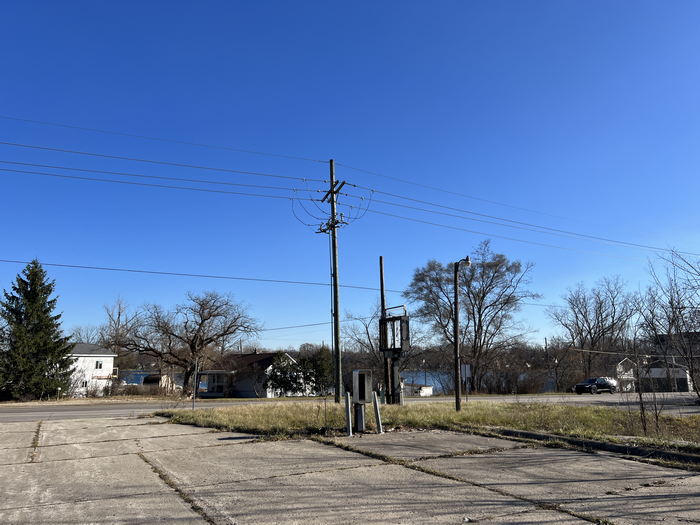 Old 23 Shopping Plaza - Nov 25 2022 (newer photo)